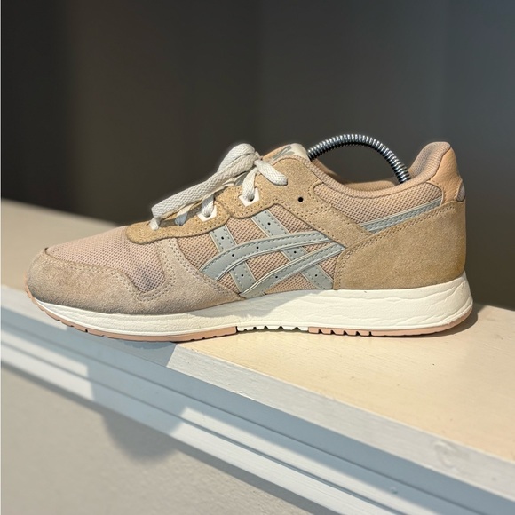 ASICS GEL LYTE CLASSIC Pink Cream Running Shoes Womens Sz. 9.5 1202A306 - Picture 5 of 9